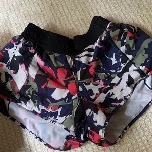 Lululemon colorful rare size 4 shorts